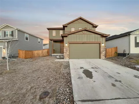 810 N Vandriver Way, Aurora, CO 80018