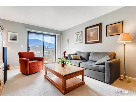1572 Greenbriar Blvd, Boulder, CO 80305 photo 3