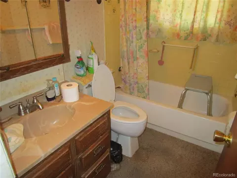Bath - 11930 Exposition Ave, Aurora, CO 80012 photo 1 of 2