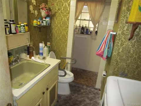 Bath - 11930 Exposition Ave, Aurora, CO 80012 photo 2 of 2