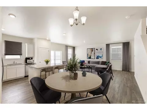242 S Uriah St, Aurora, CO 80018 photo 4