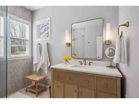 Bath - 7890 E 26th Ave, Denver, CO 80238 photo 3 of 7