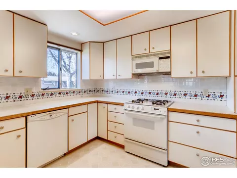 940 Crescent Dr, Boulder, CO 80303 photo 5