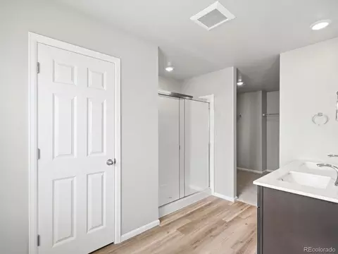 Bath - 504 97th Ave, Greeley, CO 80634 photo 3 of 4