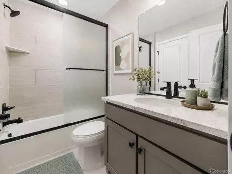 Bath - 5388 Riverbend Ave, Longmont, CO 80504 photo 4 of 4