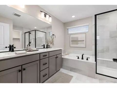 Bath - 5388 Riverbend Ave, Longmont, CO 80504 photo 2 of 4