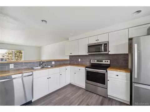 7026 S Cherry Dr, Centennial, CO 80122 photo 9