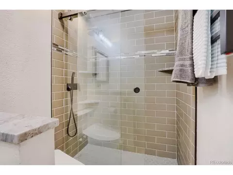 Bath - 1430 18th St #8, Boulder, CO 80302 photo 2 of 2