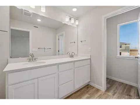 Bath - 4613 N Versailles St, Aurora, CO 80019 photo 2 of 4