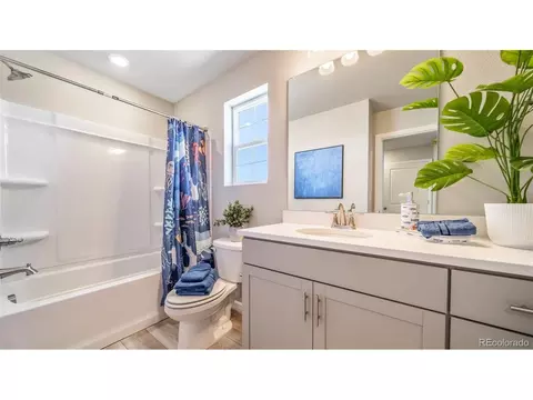 Bath - 22393 E 46th Ave, Aurora, CO 80019 photo 2 of 4