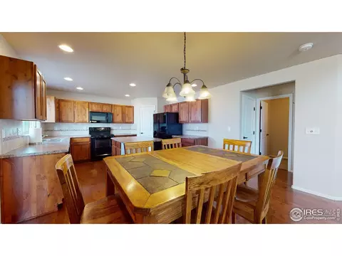556 Park Edge Cir, Windsor, CO 80550 photo 3