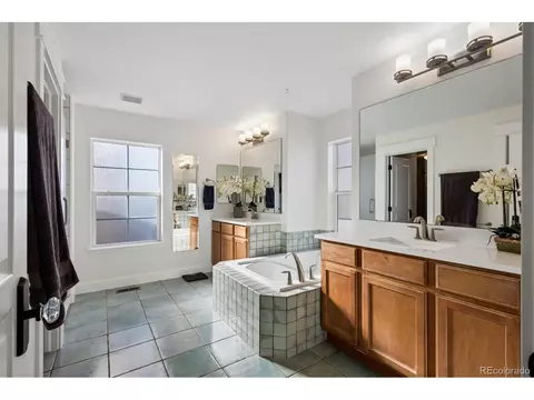 Bath - 8775 E 28th Ave, Denver, CO 80238 photo 3 of 4