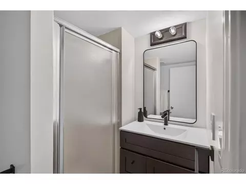Bath - 5373 E Links Cir, Centennial, CO 80122 photo 5 of 5