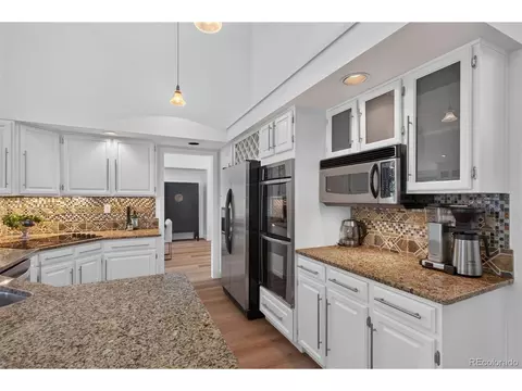 Kitchen - 5373 E Links Cir, Centennial, CO 80122 photo 3 of 5