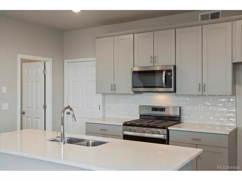 22190 E 8th Ave, Aurora, CO 80018 photo 9