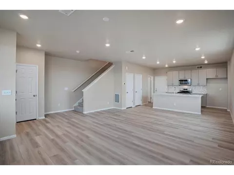 22190 E 8th Ave, Aurora, CO 80018 photo 2