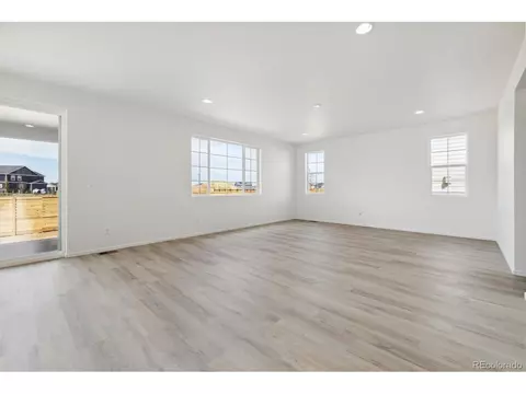 27645 E Byers Pl, Aurora, CO 80018 photo 4