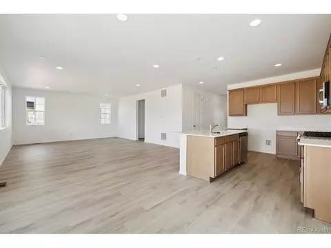 27645 E Byers Pl, Aurora, CO 80018 photo 2