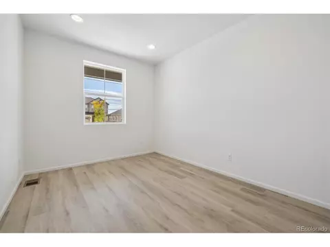 27645 E Byers Pl, Aurora, CO 80018 photo 9