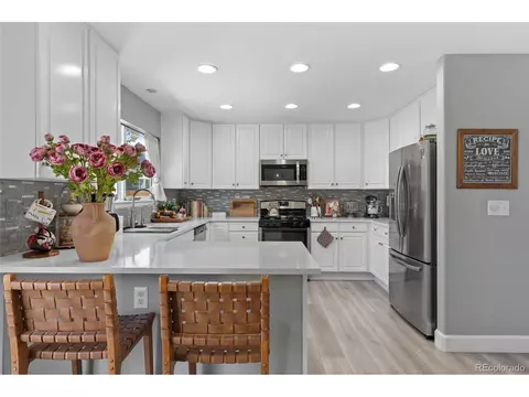 18565 E Berry Dr, Aurora, CO 80015 photo 4