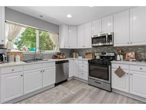 18565 E Berry Dr, Aurora, CO 80015 photo 3
