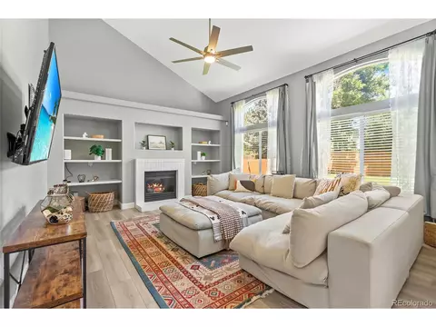 18565 E Berry Dr, Aurora, CO 80015 photo 2