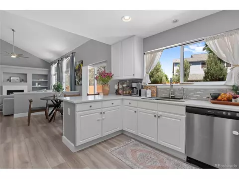 18565 E Berry Dr, Aurora, CO 80015 photo 5