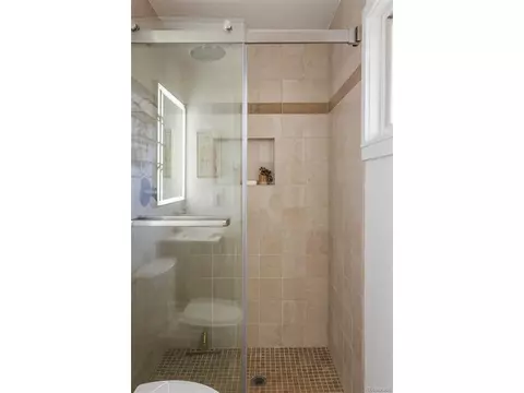 Bath - 2895 Emerson Ave, Boulder, CO 80305 photo 2 of 5