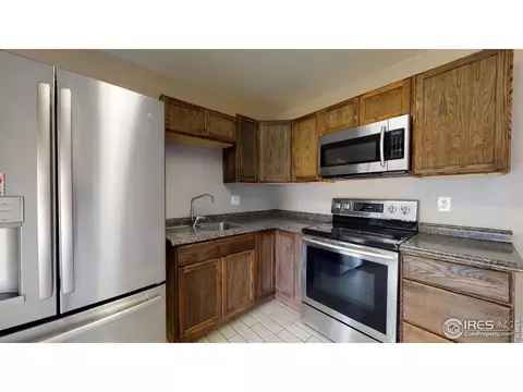 5157 Carson St, Denver, CO 80239 photo 2