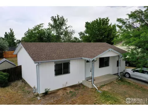 5157 Carson St, Denver, CO 80239 photo 1