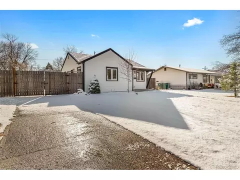 820 Moline St, Aurora, CO 80010 photo 2