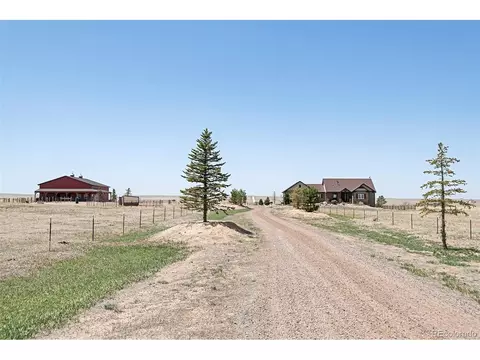 44995 Wolf Creek Dr, Bennett, CO 80102 photo 2