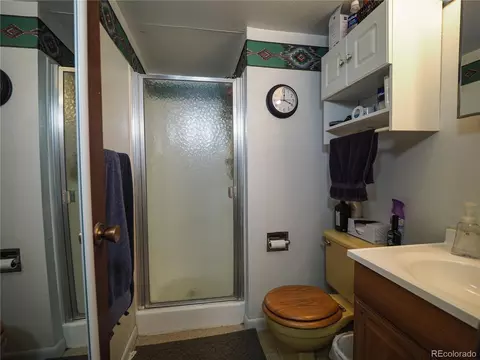 Bath - 5035 E Weaver Ave, Centennial, CO 80121 photo 2 of 2
