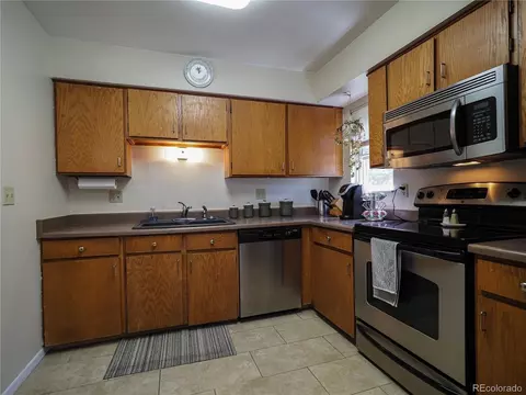 Kitchen - 5035 E Weaver Ave, Centennial, CO 80121 photo 2 of 2