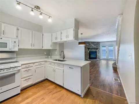 2699 E Nichols Cir, Centennial, CO 80122 photo 9