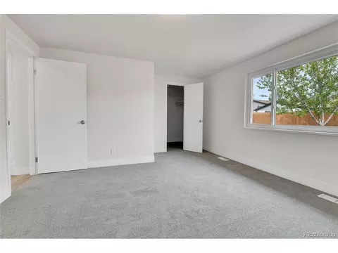 5224 Scranton Ct, Denver, CO 80239 photo 21