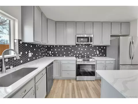 5224 Scranton Ct, Denver, CO 80239 photo 10