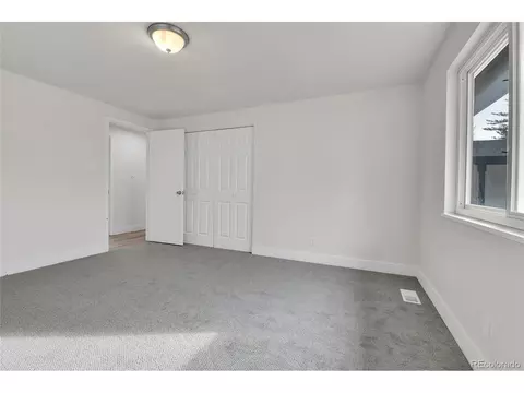 5224 Scranton Ct, Denver, CO 80239 photo 19