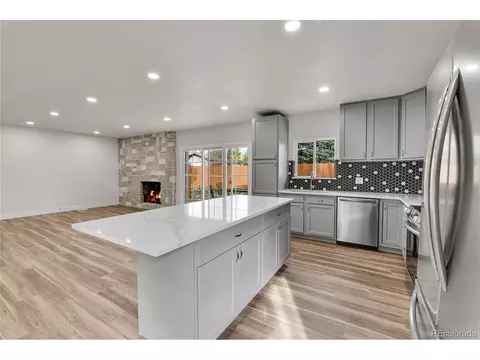 5224 Scranton Ct, Denver, CO 80239 photo 9
