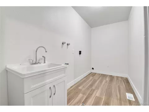 5224 Scranton Ct, Denver, CO 80239 photo 28