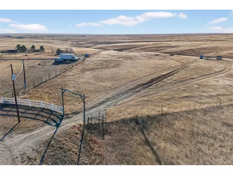 5689 S Tom Bay Ct, Bennett, CO 80102 photo 3