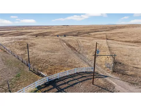 5689 S Tom Bay Ct, Bennett, CO 80102 photo 4