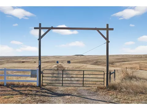 5689 S Tom Bay Ct, Bennett, CO 80102