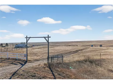 5689 S Tom Bay Ct, Bennett, CO 80102 photo 6