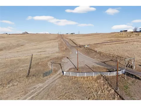 5689 S Tom Bay Ct, Bennett, CO 80102 photo 5