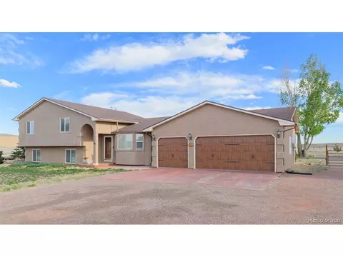 758 E Woodleaf Dr, Pueblo, CO 81007