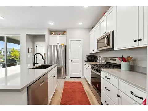 Kitchen - 5417 Riverbend Ave, Longmont, CO 80504 photo 3 of 5