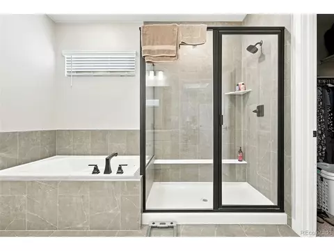 Bath - 5417 Riverbend Ave, Longmont, CO 80504 photo 4 of 4