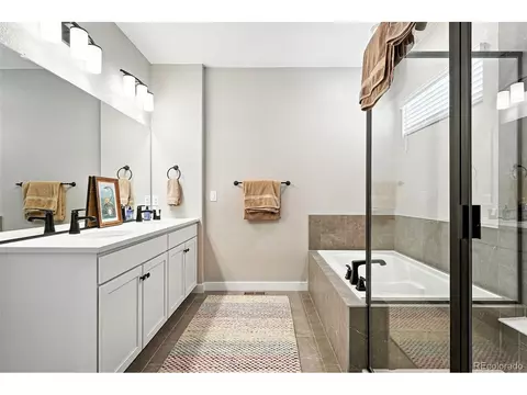 Bath - 5417 Riverbend Ave, Longmont, CO 80504 photo 3 of 4