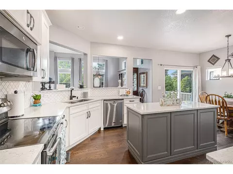 2563 S Troy Ct, Aurora, CO 80014